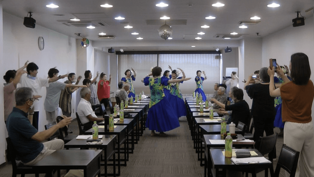 구리하라시(栗原市) 간나리 온천(金成延年閣)에서 열린 후레아이 교류회(ふれあい交流会): HULA 쇼로 감동의 무대